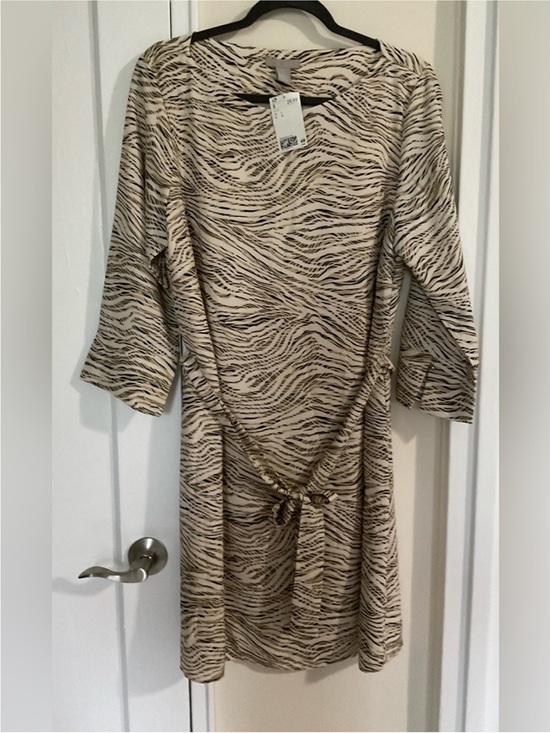 H&M Dresses & Skirts - H&M Animal Print Tie-Waist Tunic Dress